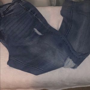 Maurices hole in Jeans